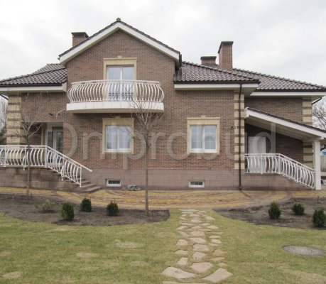 Классический дом мансардного типа в Обуховке (ул. Чапаева)