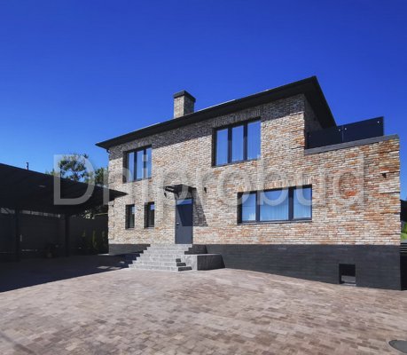 Двухэтажный дом в районе ул. Высоковольтная, 38