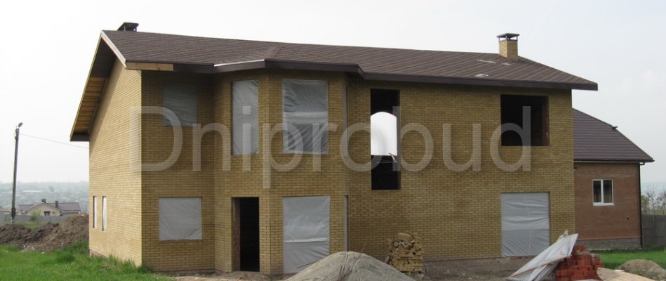 2-х этажный дом с полукруглой кровлей в с. Любимовка (S9)