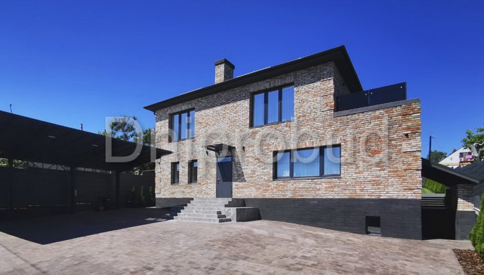 Двухэтажный дом в районе ул. Высоковольтная, 38