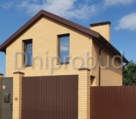 Коттедж с витражным остеклением на ул. Соревнования