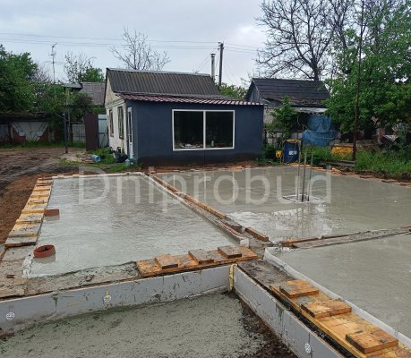 Двоповерховий будинок з плоскою покрівлею в с. Орлівщина