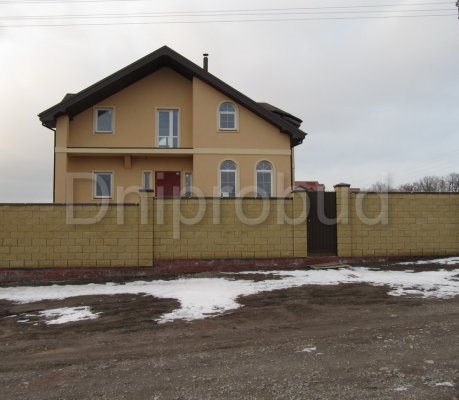 Дом с цокольным этажом в с. Любимовка (ул. Цветочная)