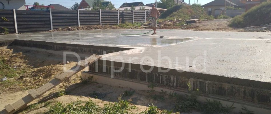 Великий гараж на 6 машин в Сажівці