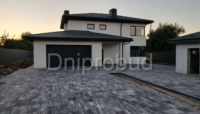 Двухэтажный дом с беседкой, баней и бассейном в г. Лубны