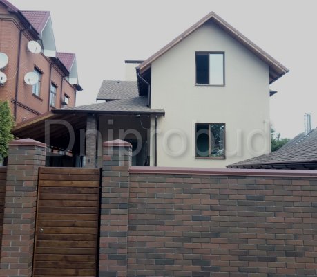 Классический двухэтажный дом на ул. Танкистов