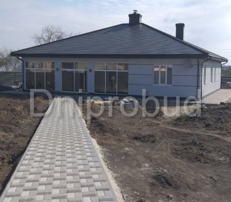 Великий одноповерховий котедж в смт Ставище Київської області