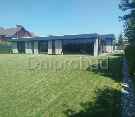 Дом с плоской крышей и терасой в с. Новые Петровцы